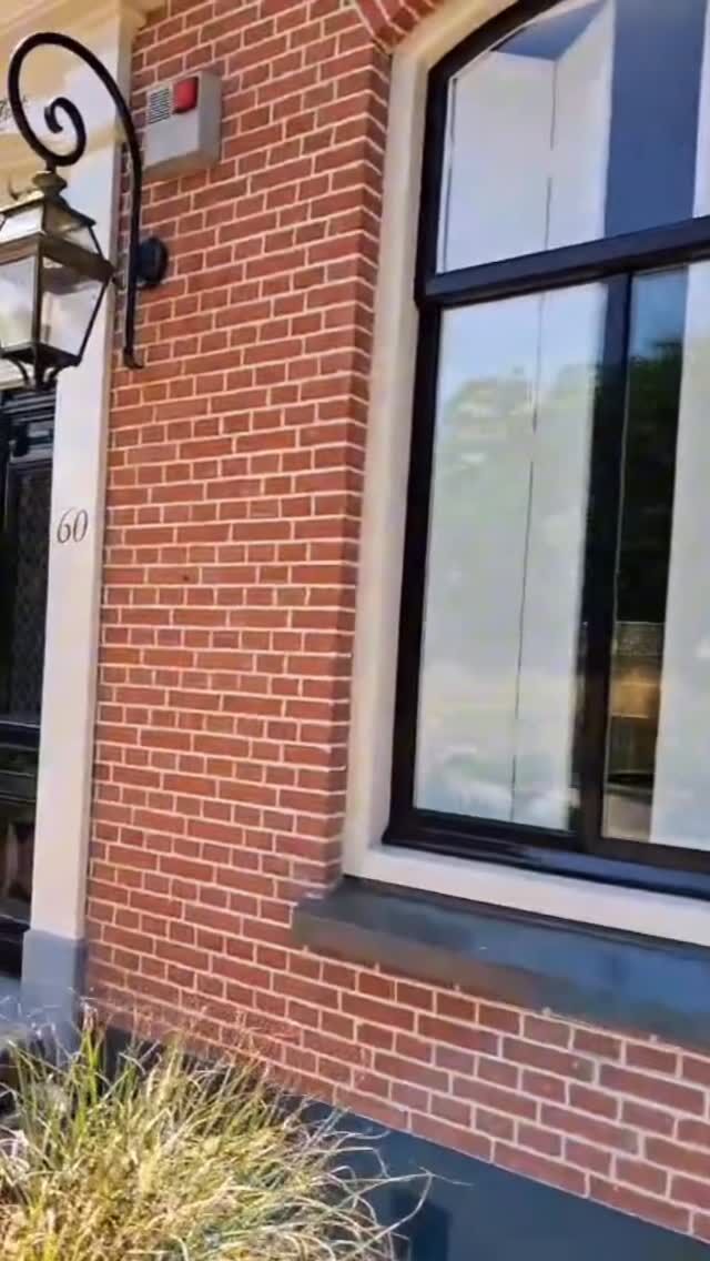 Monumentaal pand, strak schilderwerk 🎨

In Rumpt mochten we het schilderwerk verzorgen van een prachtig monumentaal pand.

We werken vaak samen met aannemers, schilders en interieurarchitecten, maar ook met particuliere opdrachtgevers die vakwerk zoeken. 🤝 #bvawww  #wijzijnbert