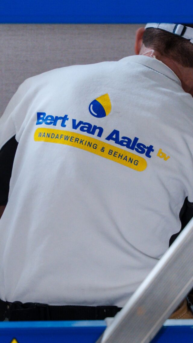 Achter elk strak resultaat staan vakmensen met oog voor detail.

We laten graag zien wie er achter het werk staat. Ons team dat elke dag met aandacht, ervaring en plezier werken aan wanden die kloppen tot in het kleinste detail.

Vakwerk is mensenwerk. En daar zijn we trots op.
Werk jij aan een interieur waarin zulke details het verschil maken? We denken graag mee, vanaf materiaalkeuze tot laatste millimeter. 🤝

#bvawww