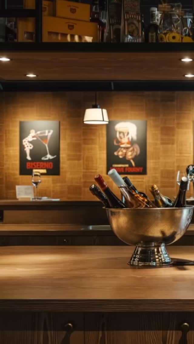 Een mooi ontwerp staat of valt met de uitvoering.

Daarom werken we graag samen met interieurontwerpers die hun visie tot in het kleinste detail willen laten uitkomen.

Zoals bij dit project van @‌hans.kuijten voor @‌gastrovino_girasole in Nuenen. Wij zorgden voor:
✔️ Technisch meedenken over materiaalkeuze en verwerking
✔️ Oplossingen voor lastige hoeken en aansluitingen
✔️ Strakke planning en directe lijnen in communicatie

Werk jij als interieurontwerper en zoek je een partner die jouw plan moeiteloos van tekening naar werkelijkheid brengt? Laten we kennismaken.

Wij denken graag met je mee. 🤝

De materialen die in dit project zijn gebruikt:
– Arte / Pandan / 34106
– Élitis / Cordes Sensibles / Carrés Jalonnés / VP 996_11
– Arte / Essentials Totem / Rabane 18923

📸 Fotografie: Peter Baas

#bvawww #wijzijnbert