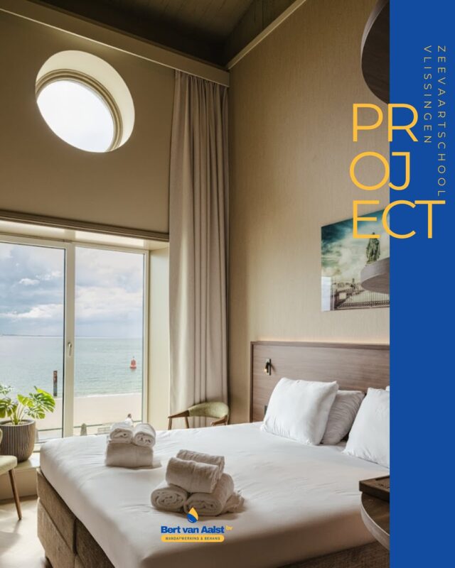 Op 4 juni opende Hotel de Zeevaartschool in Vlissingen. Een monumentale maritieme plek die is getransformeerd van oude zeevaartschool tot stijlvol hotel. 🚢

In opdracht van Bulsink Bouw- en Ontwikkeling hebben wij de wandafwerking verzorgd, waarbij diverse collecties van Arte zijn toegepast. Het ontwerp is van @hans.kuijten Studio Hans Kuijten en de fotografie van Peter Baas.

Een bijzonder project waar historie en modern interieurontwerp samenkomen.

Fotografie: Peter Baas @peter_baas_photography

Werk jij als interieurontwerper en zoek je een partij die jouw ontwerp tot in detail uitvoert?

Dan maken we graag kennis.🤝

#bvawww