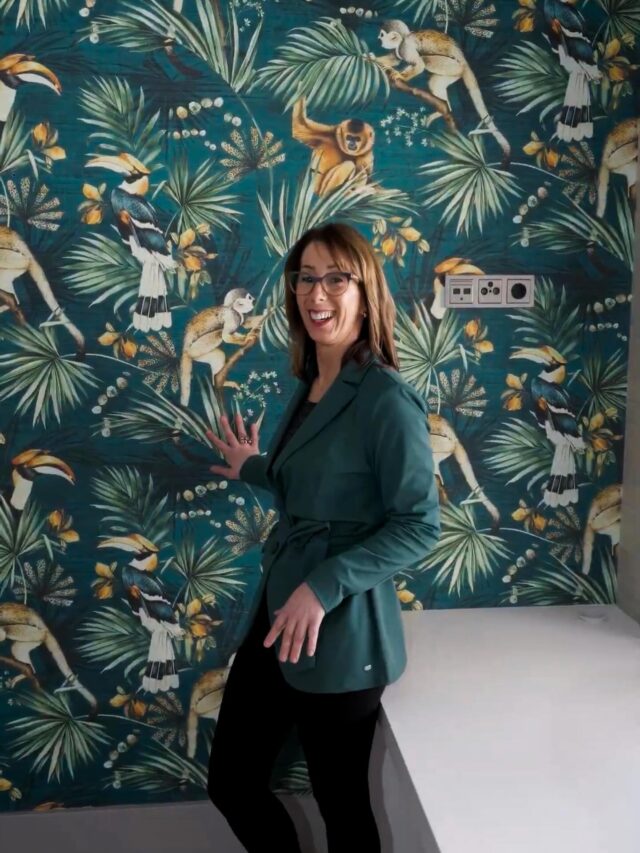 De eerste weken na de bouwvak zitten er alweer op. Alle projecten zijn weer van start.

We zitten volop in t maken van nieuwe planningen, overleggen op locatie.  Angela is één van de gezichten achter Bert van Aalst. Altijd bezig om afspraken helder te krijgen, lijnen uit te zetten en alles soepel te laten verlopen. En alles helemaal op rolletjes loopt.

Meer weten over hoe wij werken aan projecten voor particulieren, interieurontwerpers of zakelijke opdrachtgevers?

Neem gerust contact met ons op. 🤝

#bvawww
