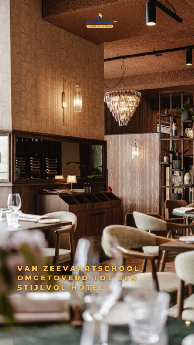 Van zeevaartschool naar hotel ⚓️🏨

In Vlissingen opende dit jaar Hotel de Zeevaartschool, een monumentale plek met een rijke geschiedenis, omgetoverd tot een stijlvol hotel.

Wij mochten in opdracht van Bulsink Bouw- en Ontwikkeling de wandafwerking verzorgen.

Met diverse collecties van Arte @artewalls. en het ontwerp van Studio Hans Kuijten @hans.kuijten kreeg het pand een nieuwe uitstraling, zonder het karakter te verliezen.

In het restaurant van dit hotel brachten we onder andere aan:
👉🏻 Cameo - Lustro 66053 op de wanden
👉🏻 Lanai - Mauna 81519 op het verlaagde plafond
👉🏻 Essentials Totem - Esparta Ibérico 18910 op de wanden
👉🏻 Ook het plafond is volledig afgewerkt met wandbekleding, iets wat zelden gebeurt, maar ons toch elke keer weer verrast!

Fotografie: Peter Baas @peter_baas_photography

#bvawww